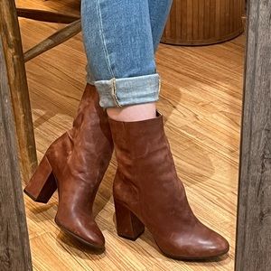 Lucky Brand 70’s style gogo mid calf boot size 7